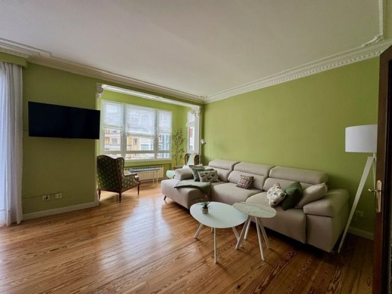 Foto 1 de Alquiler temporal para AGOSTO en Gros, al comienzo de Pº Colón a un paso del Kursal y la playa