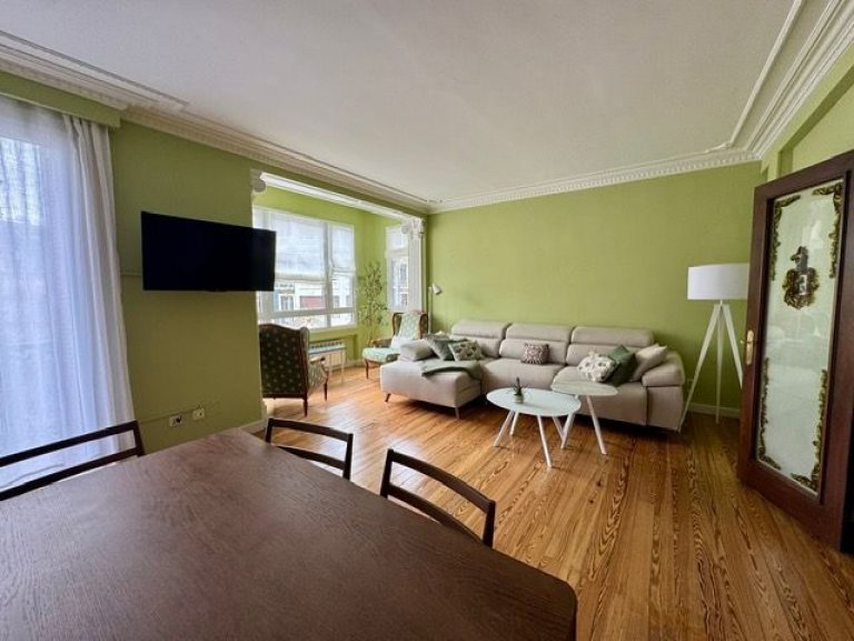 Foto 3 de Alquiler temporal para AGOSTO en Gros, al comienzo de Pº Colón a un paso del Kursal y la playa