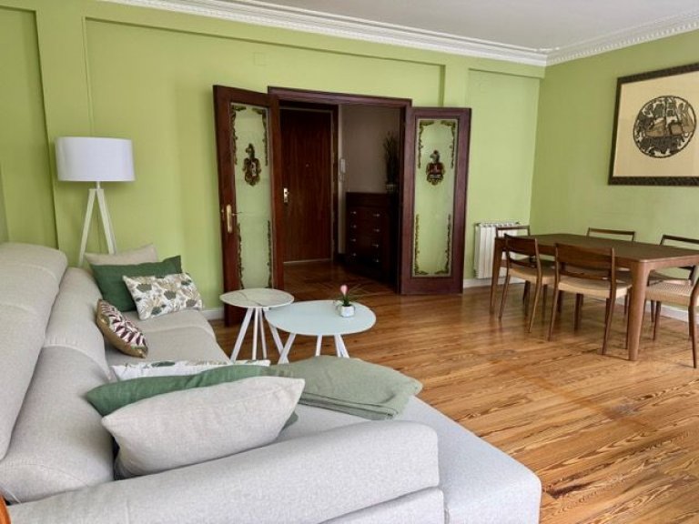 Foto 4 de Alquiler temporal para AGOSTO en Gros, al comienzo de Pº Colón a un paso del Kursal y la playa