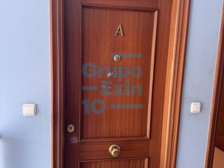 POL 27. Oficina acondicionada.