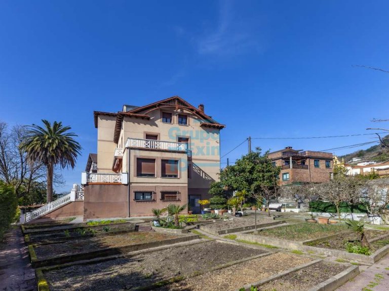 Foto 1 de En Ategorrieta, junto al reloj. Vendo una villa unifamiliar en parcela de 1004 m2, con posibilidad de construir 5 viviendas.