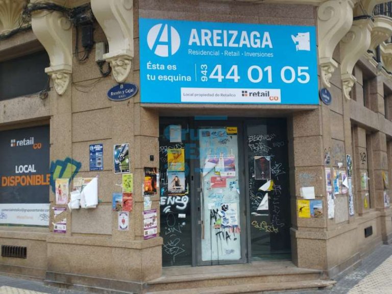 Local comercial haciendo esquina, Usandizaga con Ramón y Cajal. 
