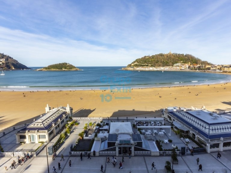 Foto 2 de Miraconcha - Exclusivo ático en primera línea, con vistas impresionantes de la playa de la Concha y Ondarreta.