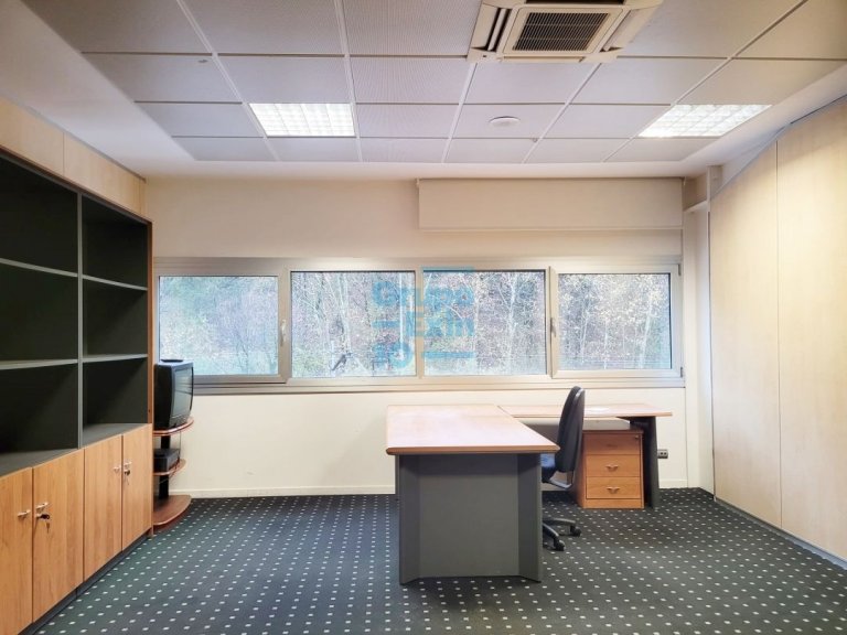 Foto 1 de Oficinas instaladas de varias superficies en planta 1º con servicios comunitarios.