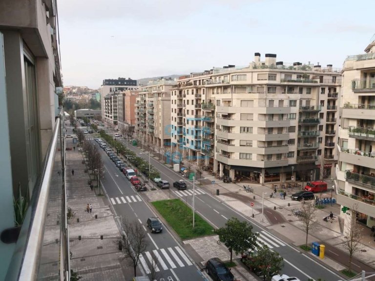 Foto 1 de Riberas de Loiola, en Avenida de Barcelona, alquilamos vivienda de salón, 2 habitaciones, 2 baños y cocina. Terraza. Alquiler estable. Se alquila vacío.