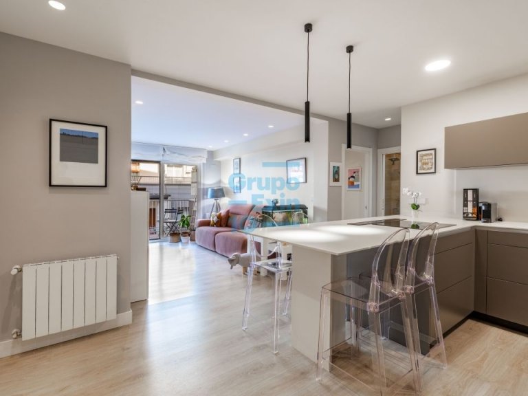 Foto 1 de Preciosa vivienda totalmente reformada en Avda. Ametzagaña en quinta planta con terraza. Foto 1 de Preciosa vivienda totalmente reformada en Avda. Ametzagaña en quinta planta con terraza.