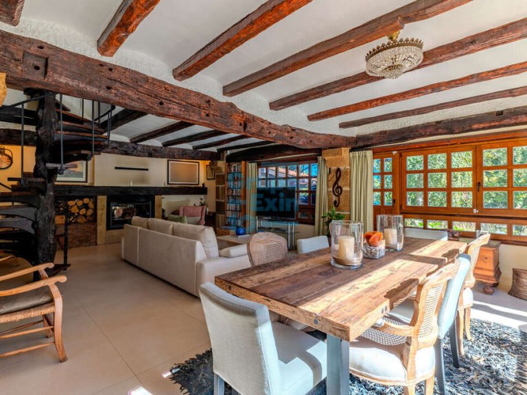 Foto 3 de Entre Oiartzun e Irún vendemos dos casas con mucho encanto  de estilo rústico en una misma parcela de 10.990 m2.