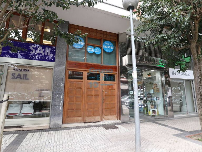Amara. Local en calle Balleneros.