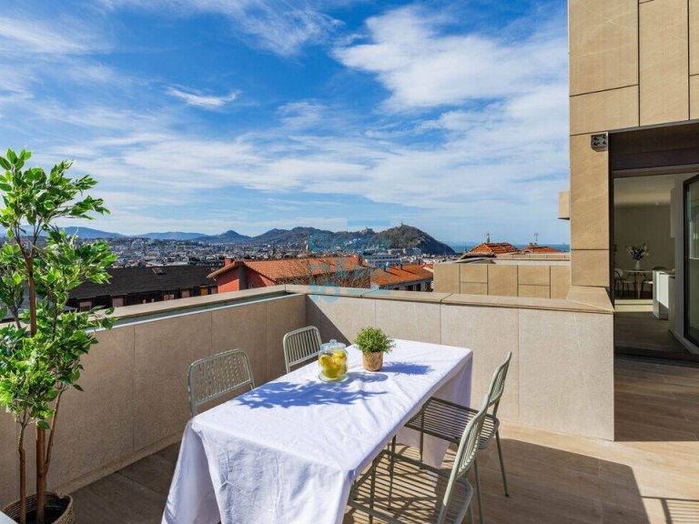 Foto 1 de Obra nueva. Impresionante ático de 2 dormitorios, exterior con dos terrazas y vistas de la ciudad y del mar.