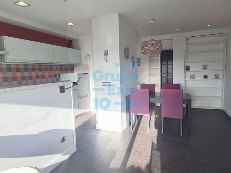 Foto 4 de Alquiler meses de verano. Preciosa vivienda con terraza en el Antiguo, en urbanización con piscina.